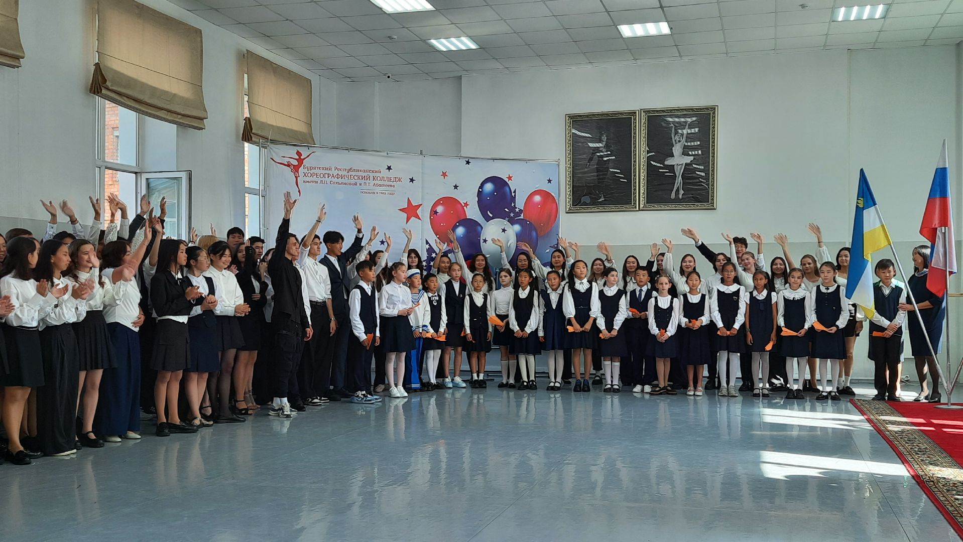 В Бурятском республиканском хореографическом колледже состоялась торжественная линейка, посвящённая Дню Знаний и открытию нового учебного года